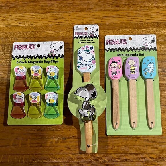 Peanuts Snoopy Spring Bag Clips, Spatulas and Cookie Cutter Set of 11 NWT - Picture 1 of 6